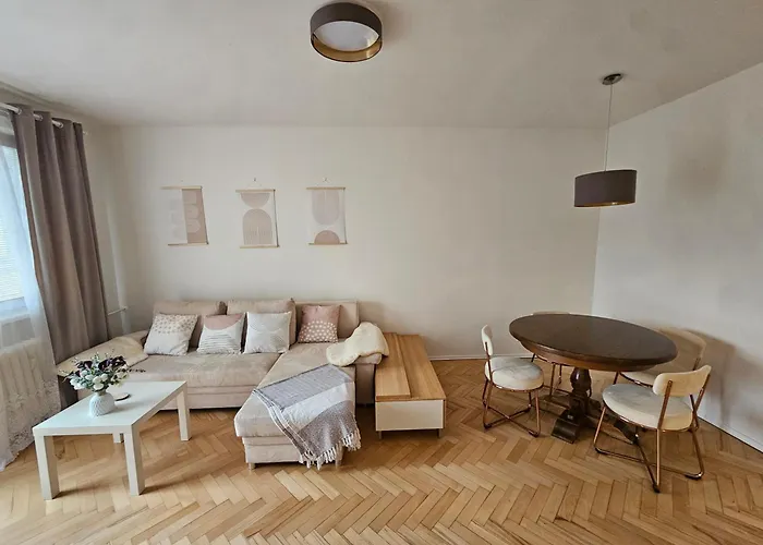 Cozy 3-Room Apartment In Old Town Koszyce zdjęcie